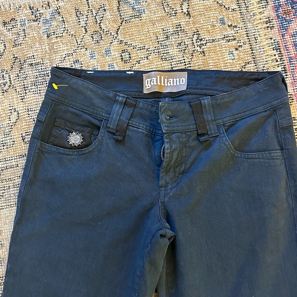 Women's Black John Galliano Capris - Picture 3 of 7